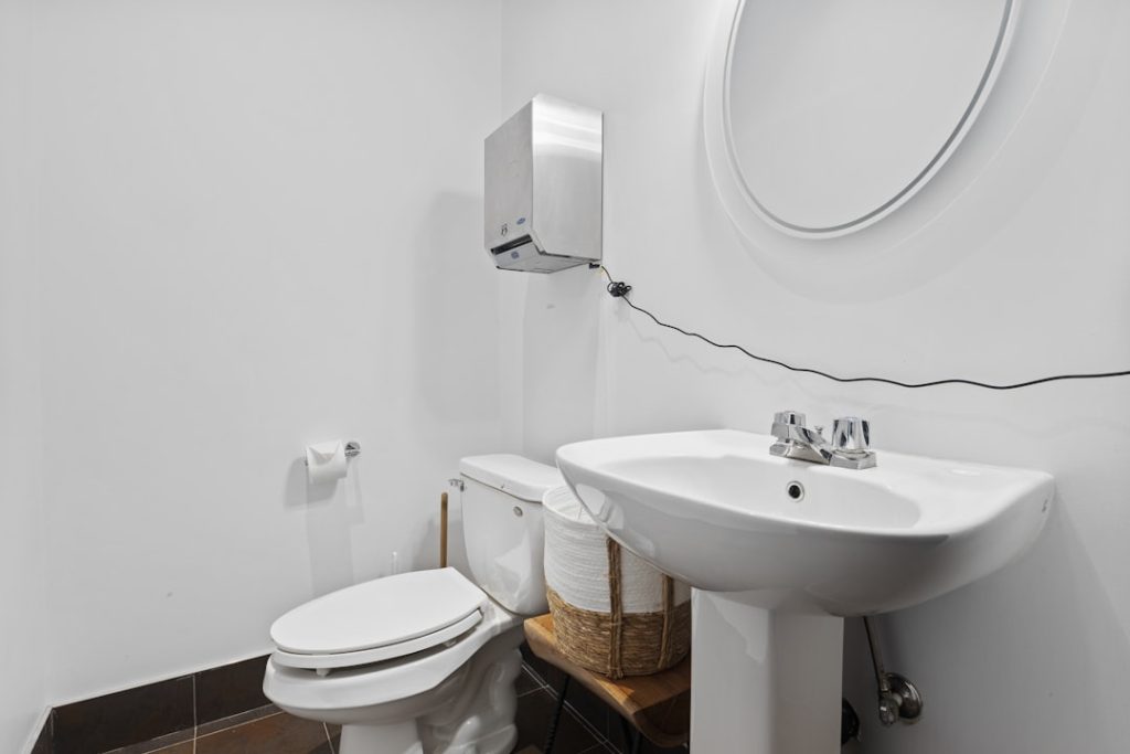 commercial cleaning Florence KY office restroom cleaned by CCS